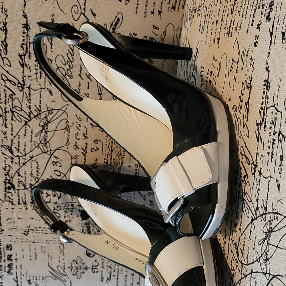 Stuart Weitzman - Picture 2 of 3